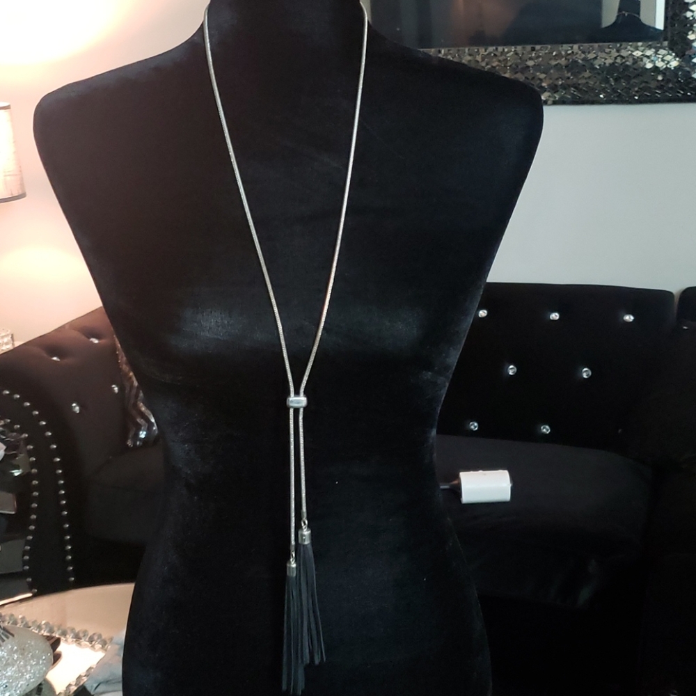 Silver dangling necklace
